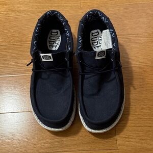 Boys size 6 Hey Dude Wally